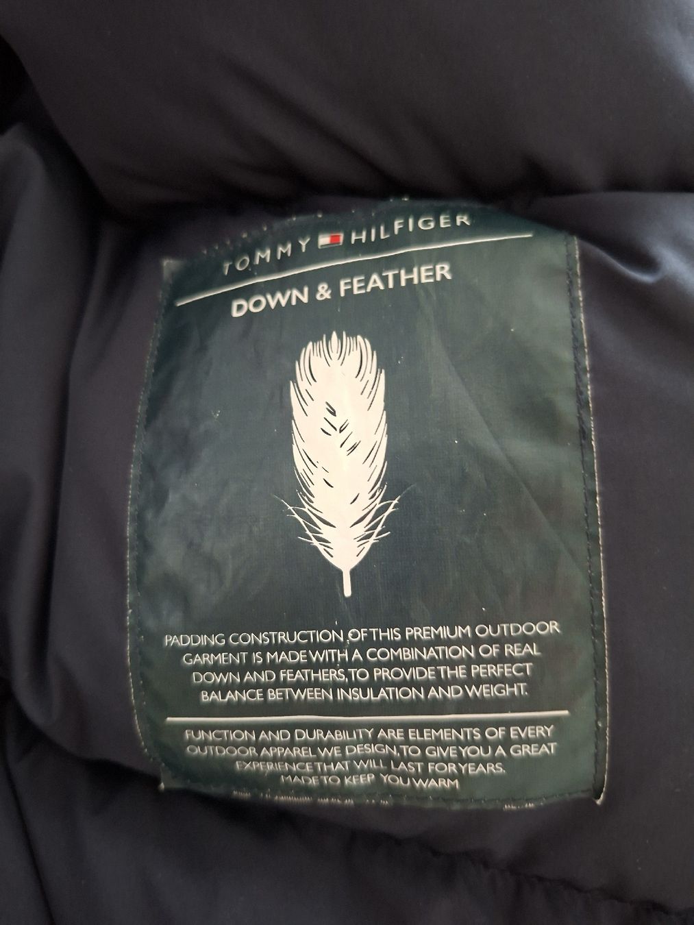 Tommy Hilfiger Giacche: Parka Tommy courte noire chaude avec capuche – Usato da Renens VD venduto da ser_j2fn 5