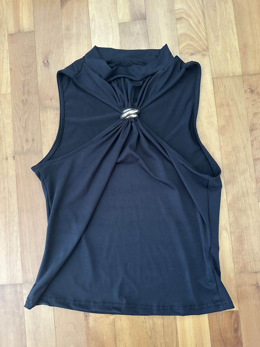 Shein Top: schwarzes Top – Nuovo (secondo la descrizione) da Romanshorn venduto da ila_2nzf