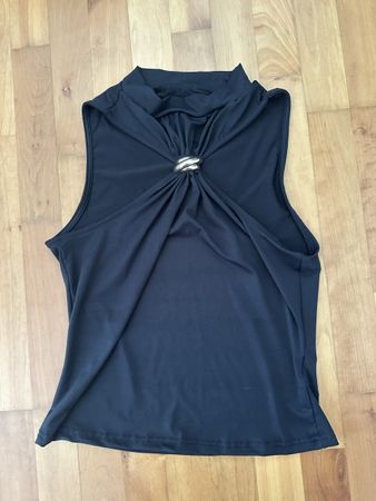 schwarzes Top