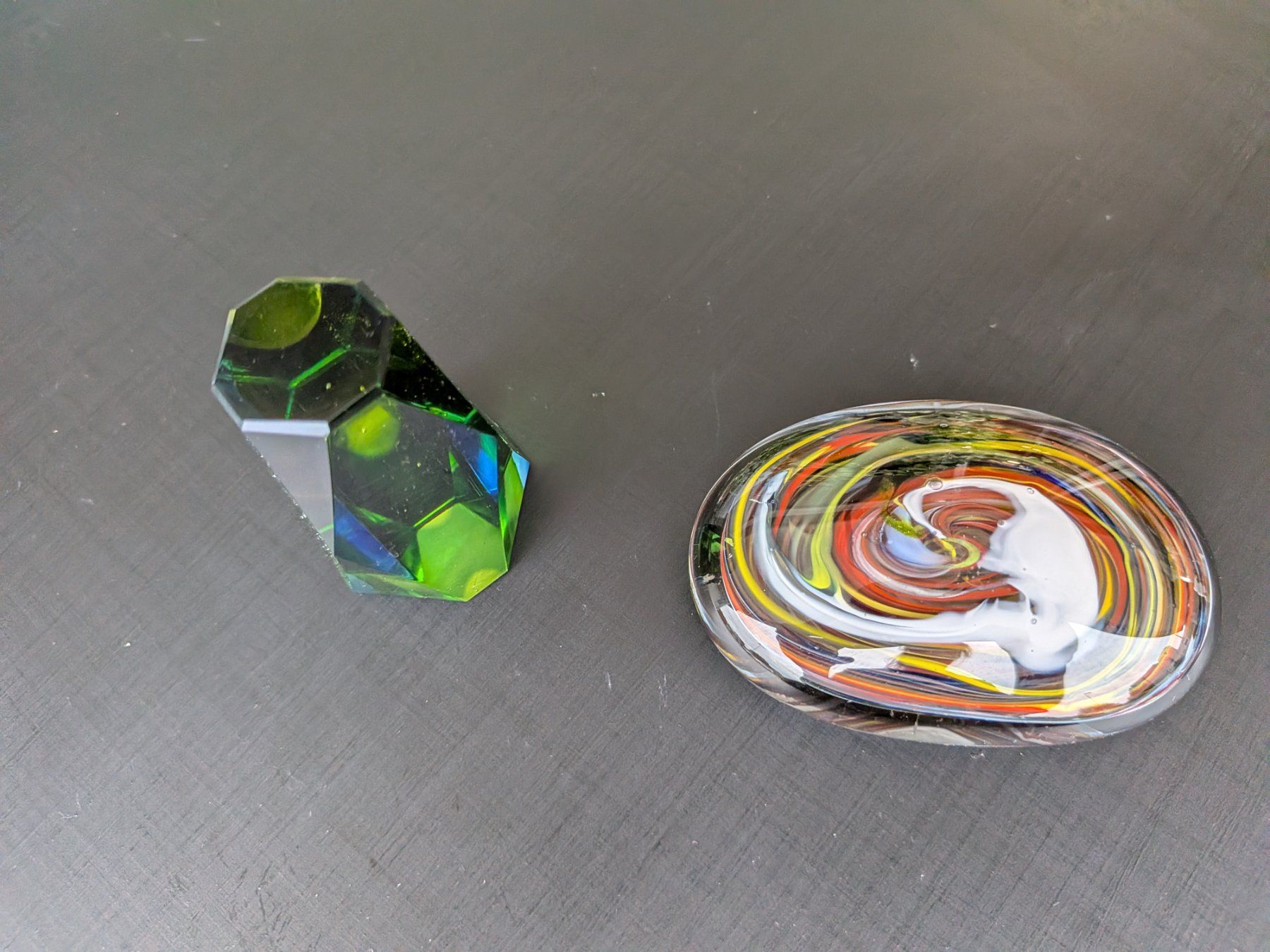 Figuren: 2 Kunstgläser, Briefbeschwerer & facettiertes Glas – Gebraucht aus Emmen von Brockofsky 1