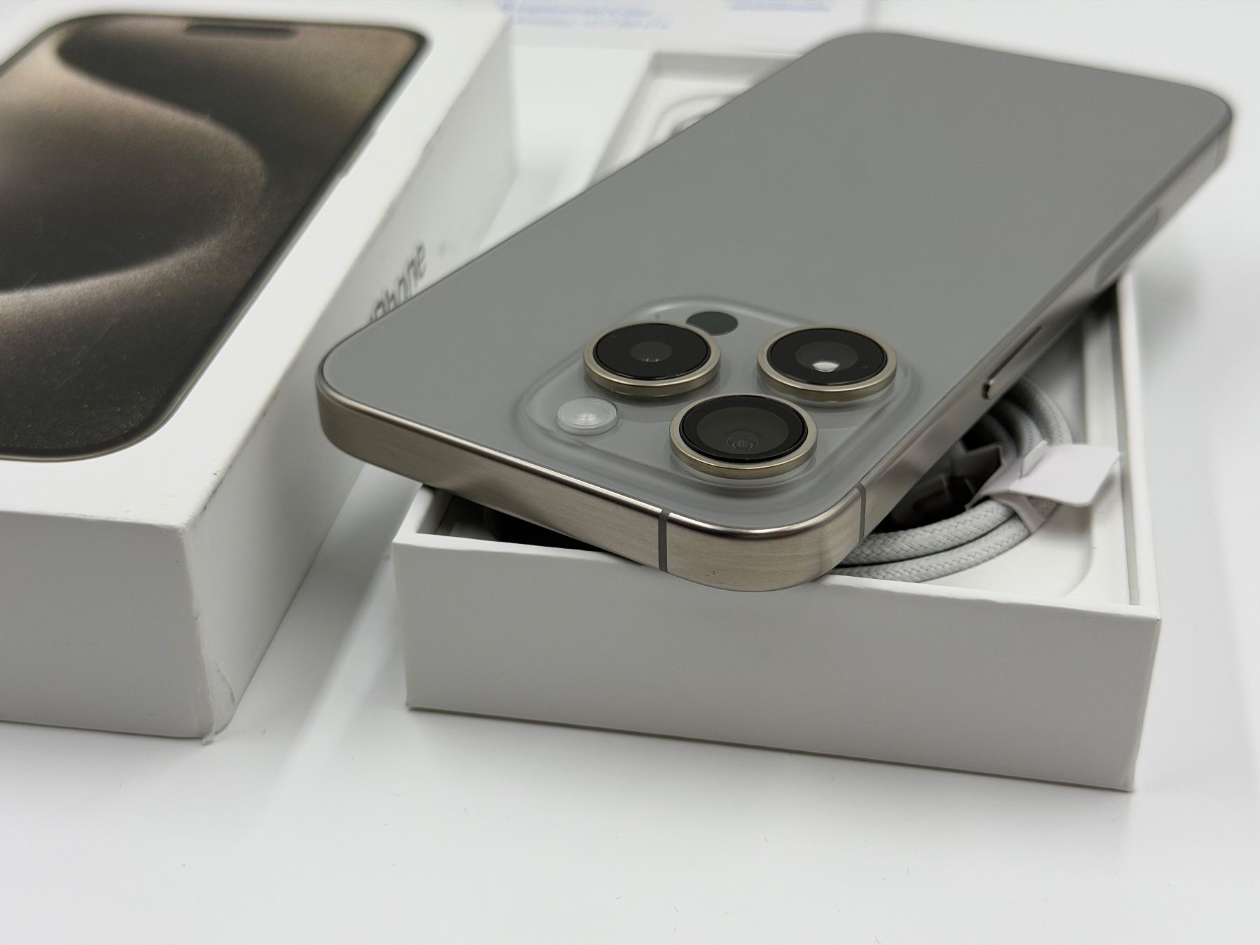 Apple Telefoni cellulari / Smartphones: iPhone 15Pro 256gb Titanium – Nuovo (secondo la descrizione) da Chur venduto da ReplaceHub 1