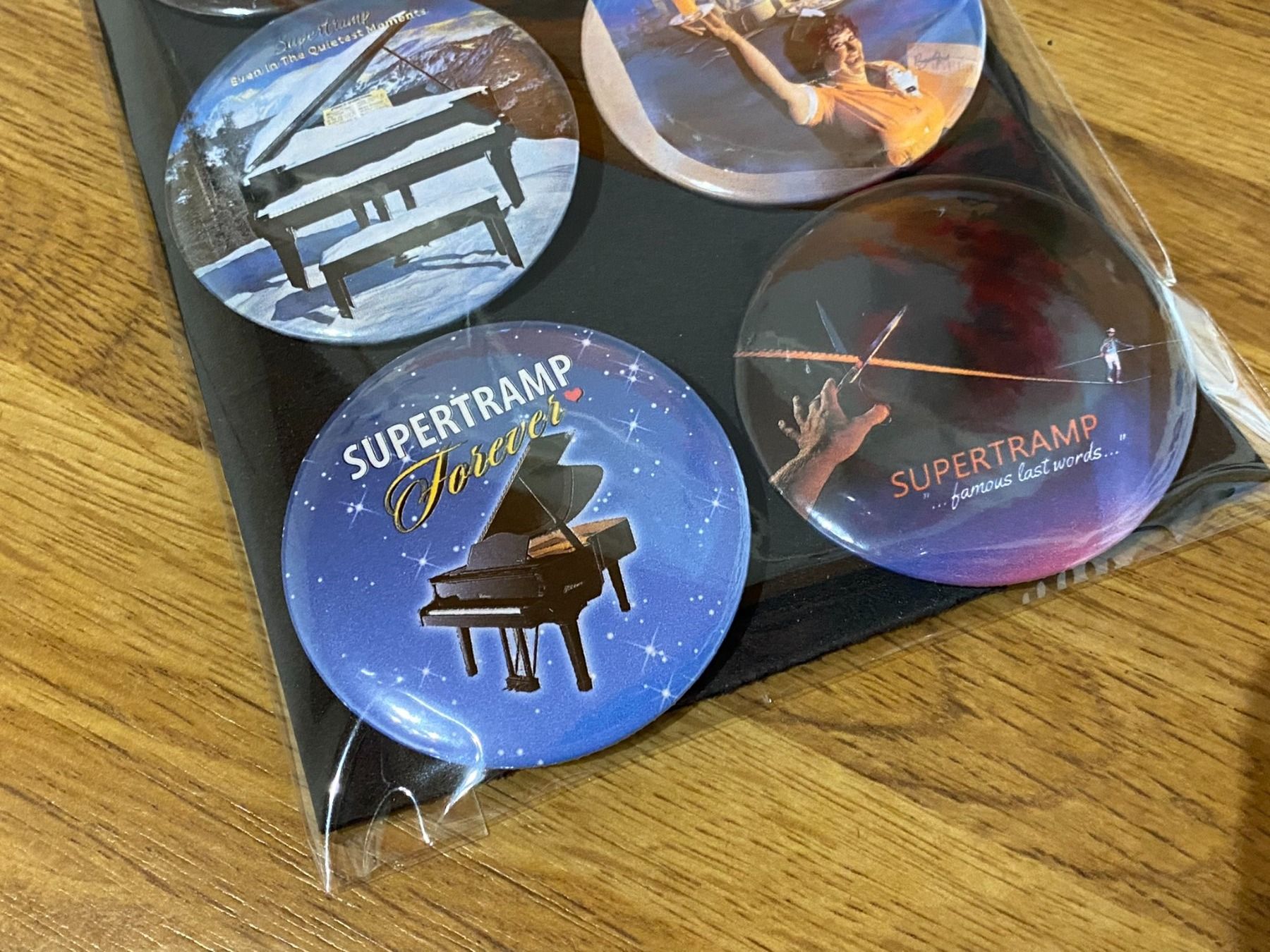 Placchette & Badge: Supertramp Ansteck Badges! – Nuovo (secondo la descrizione) da Basel venduto da FatCatPacksTheRatt 2