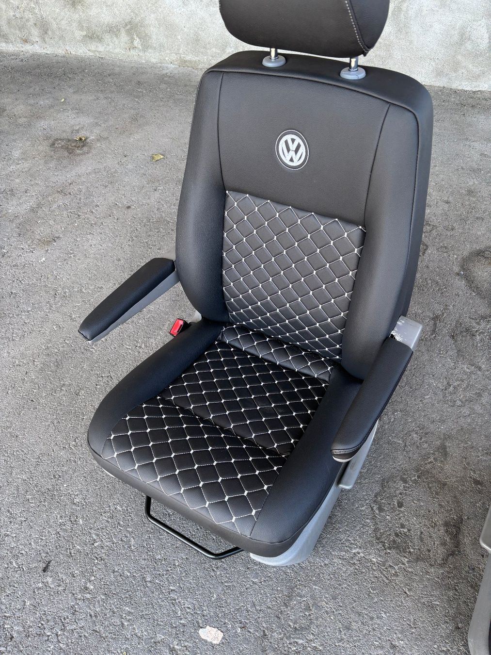 VW Toutes les pièces auto: VW T5 Beifahrersitz – D'occasion à Gams par mir_n5kk 4