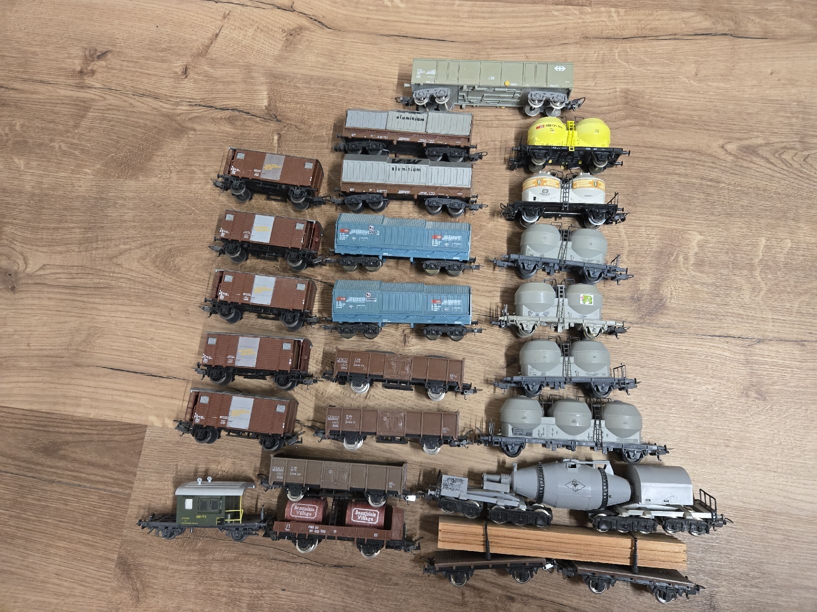 Lima Modellini di ferrovie: Lima H0 diverse Güterwagen 23-teilig – Usato da Engwilen venduto da Urias_093