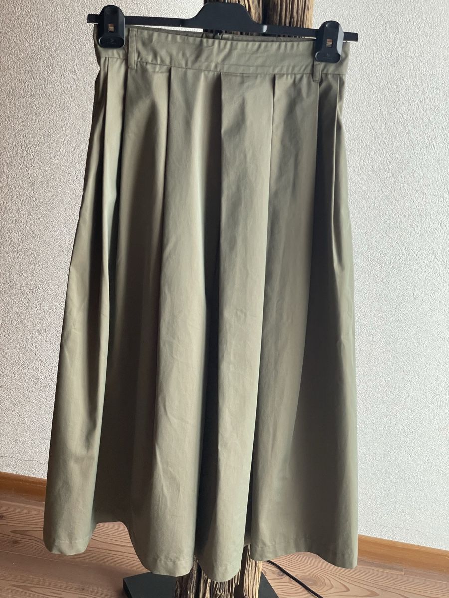Max Mara Gonne: 'S MaxMara Faltenrock Khaki 40 – Usato da St. Moritz venduto da hdj_dd7v