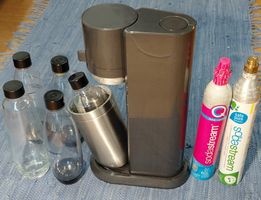 SodaStream mit 2 Patronen und 5 Flaschen 《Art;2947》