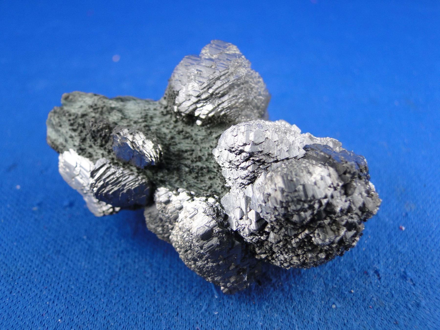 Minerali & Pietre curative: Arsenopyrit auf Hedenbergit – Usato da Schinznach Bad venduto da Demerald