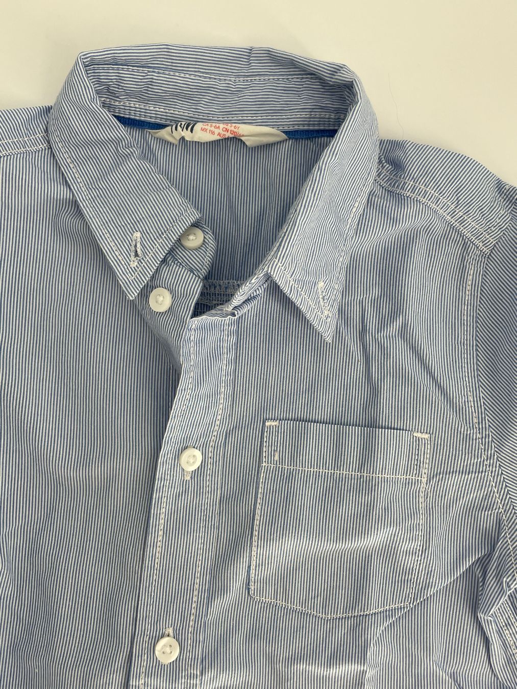 H&M Camicie, T-shirt & Polo: H&M Hemd Gr. 116 blau/weiss gestreift – Usato da Auenstein venduto da moin.