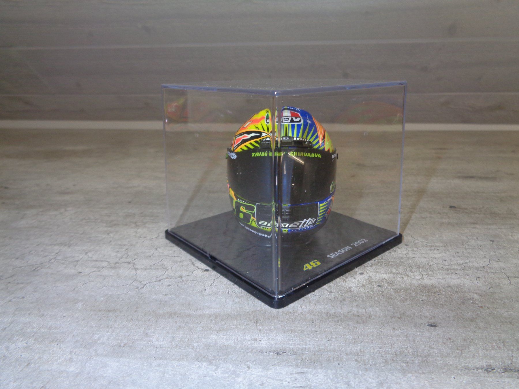 Spark Modellini d'auto: Spark 1:5 Casque Valentino Rossi 46 2002 – Nuovo e nell'imballaggio originale da Reconvilier venduto da rallycar 1