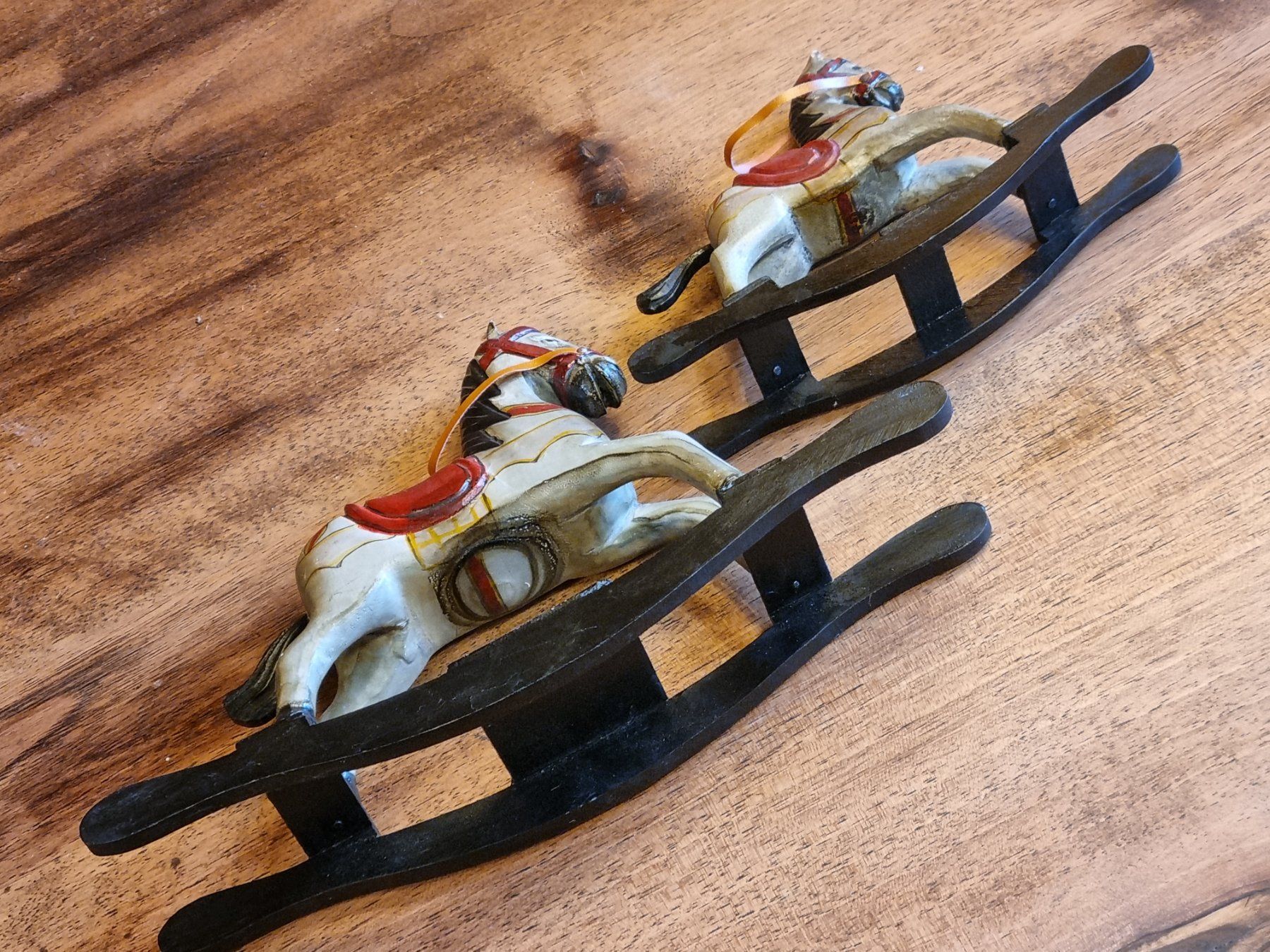 Statuette: 2 Holz-Schaukelpferde Vintage Deko – Usato da Scharnachtal venduto da devin03 6