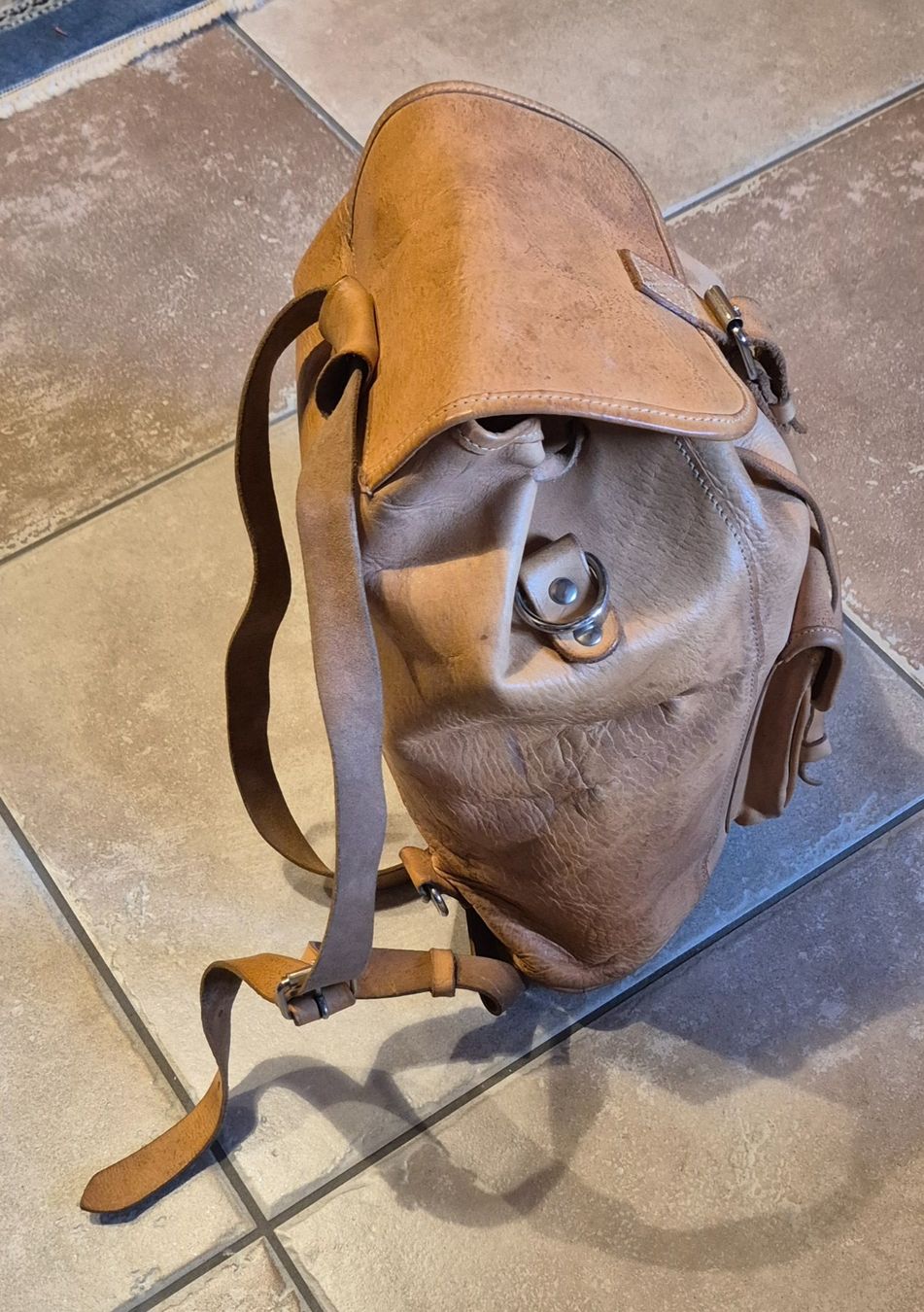 Rucksäcke: Leder Rucksack Rindsleder mit Aussentasche – Gebraucht aus Neerach von SilliS 2