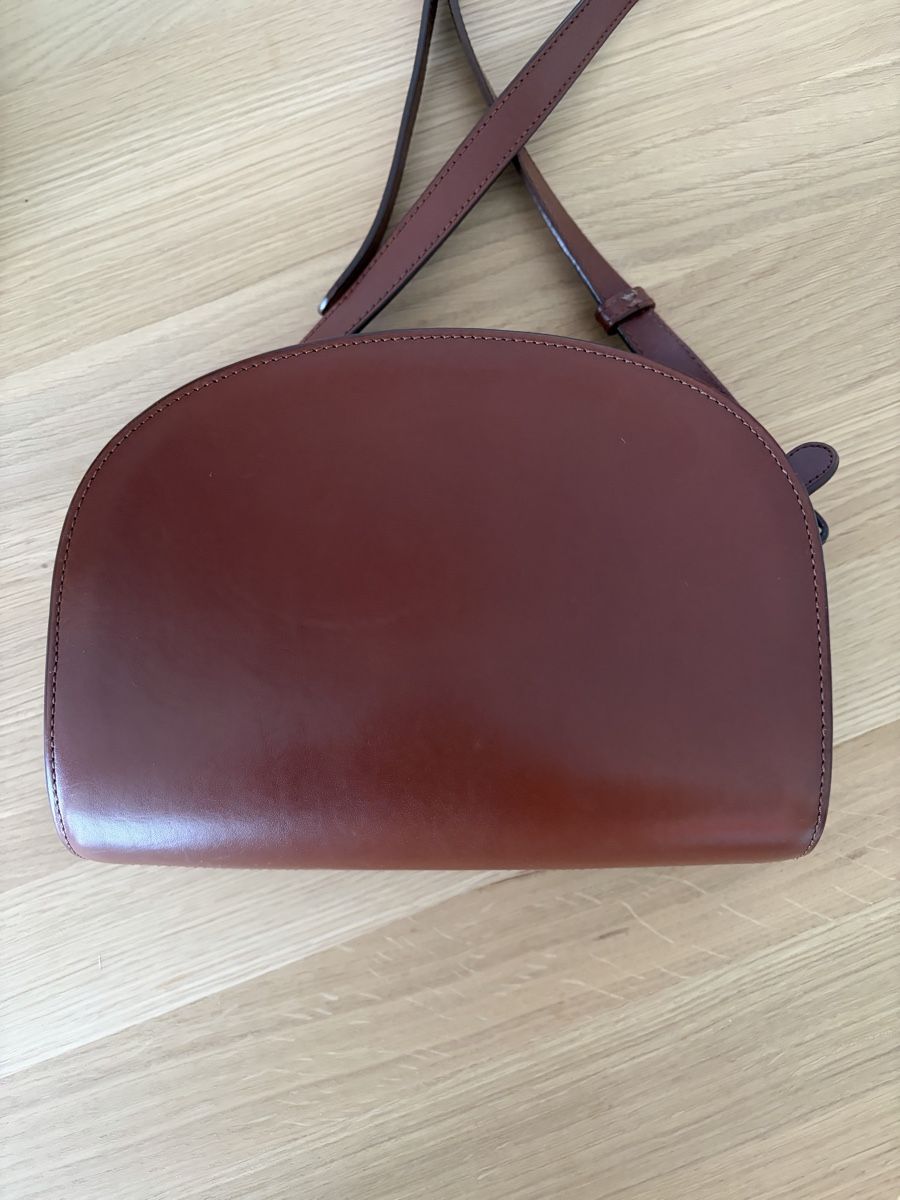Apc Taschen für Damen: A.P.C. Demi-Lune Tasche Leder – Gebraucht aus Zürich von ale_gp7t 2