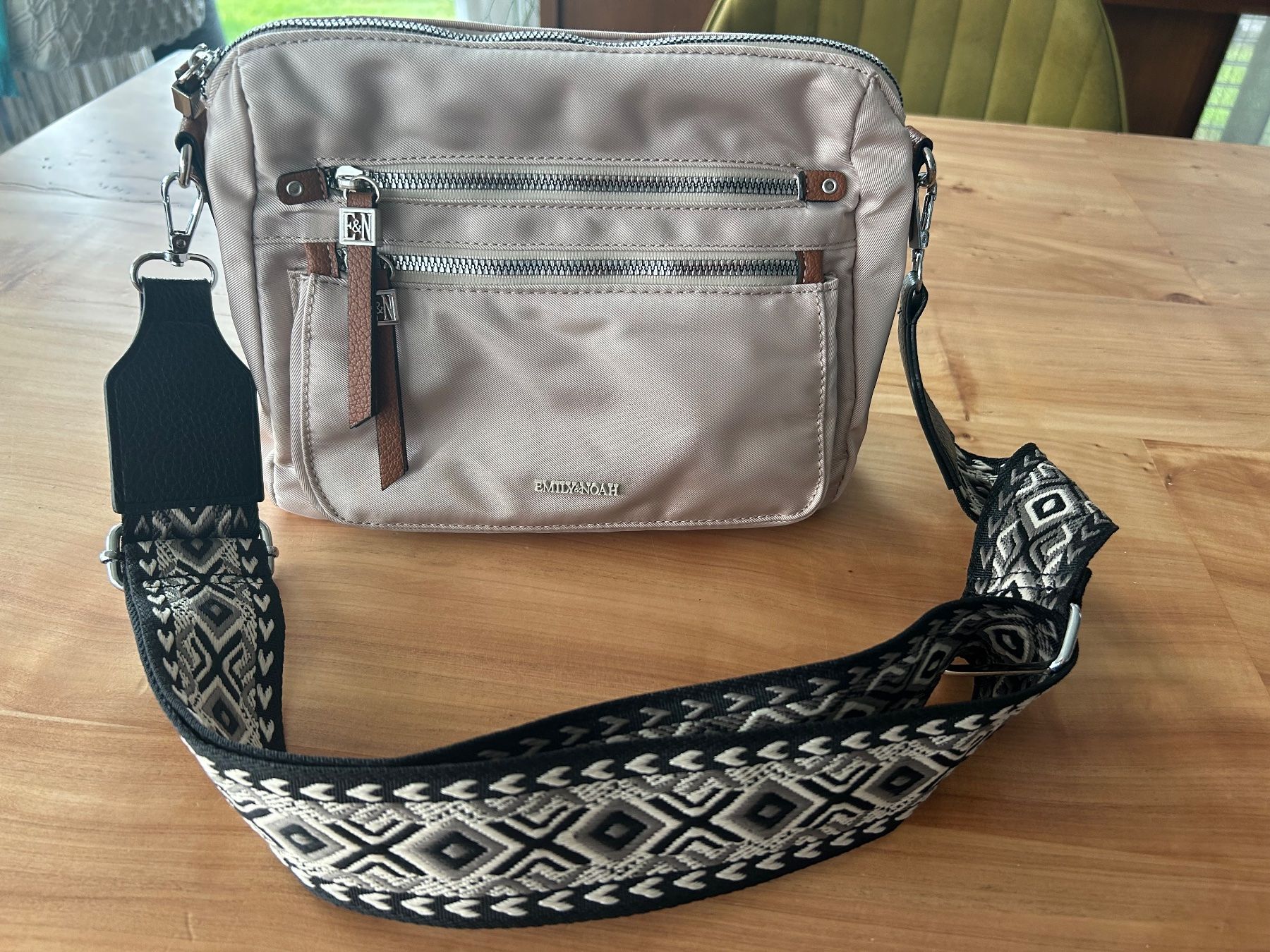 Borse da donna: Umhaengetasche EMILY & NOAH beige neuwertig – Usato da Kaltbrunn venduto da lagone1