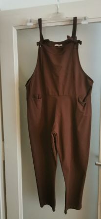 Salopette taille 40 légère en coton.