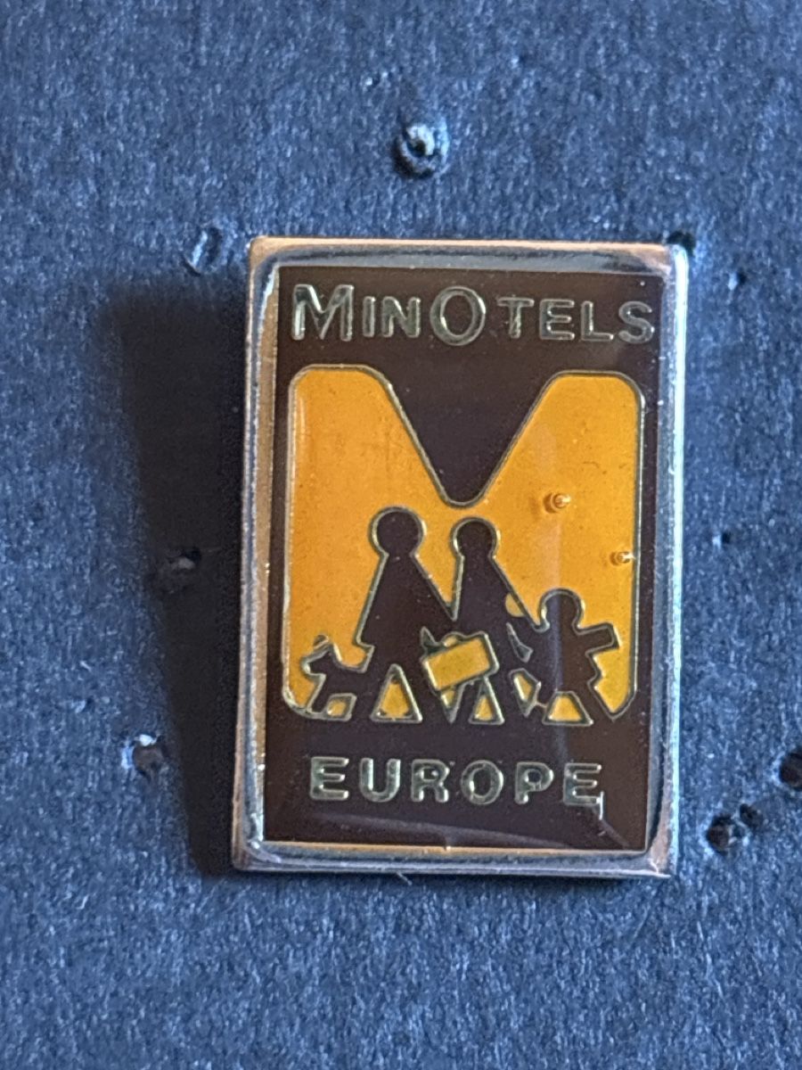 Plaketten & Abzeichen: Pin Migros Minotels – Gebraucht aus Lützelflüh-Goldbach von NicoleL.