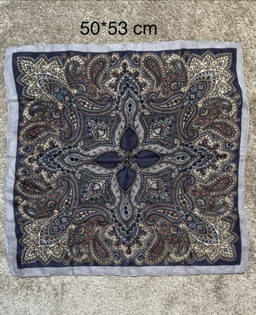 Foulard en soie 50×53 cm motif cachemire