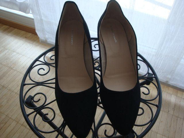 Damenschuhe: schwarzer Veloursleder Pumps – Gebraucht aus Thun von Ereli47
