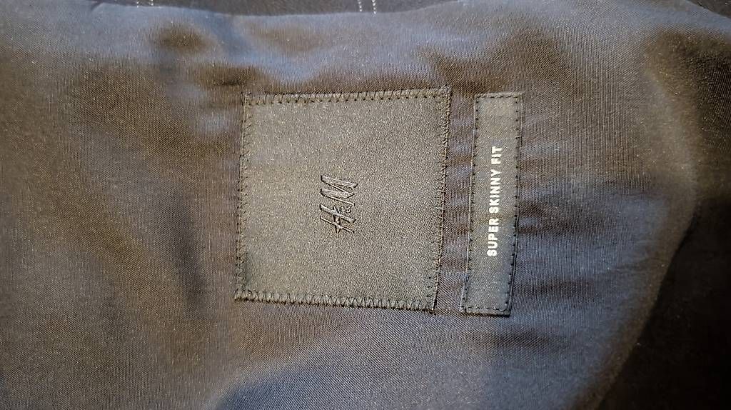 Completi: H&M Anzug kariert Grösse L – Usato da Birmenstorf AG venduto da san_7w9c 2