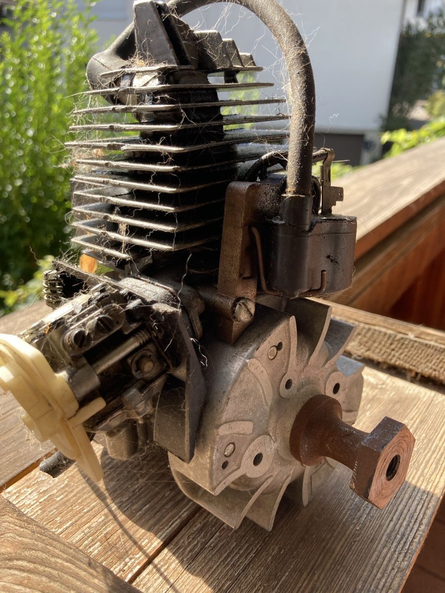 Modellismo RC: Modellflugzeuge Benzinmotor – Difettoso da wattenwil venduto da WB66