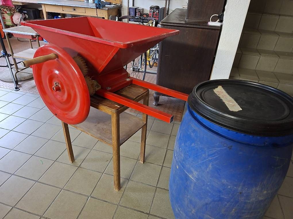 Küchengeräte: Vendo macinatore d'uva – Gebraucht aus Cresciano von PieroA