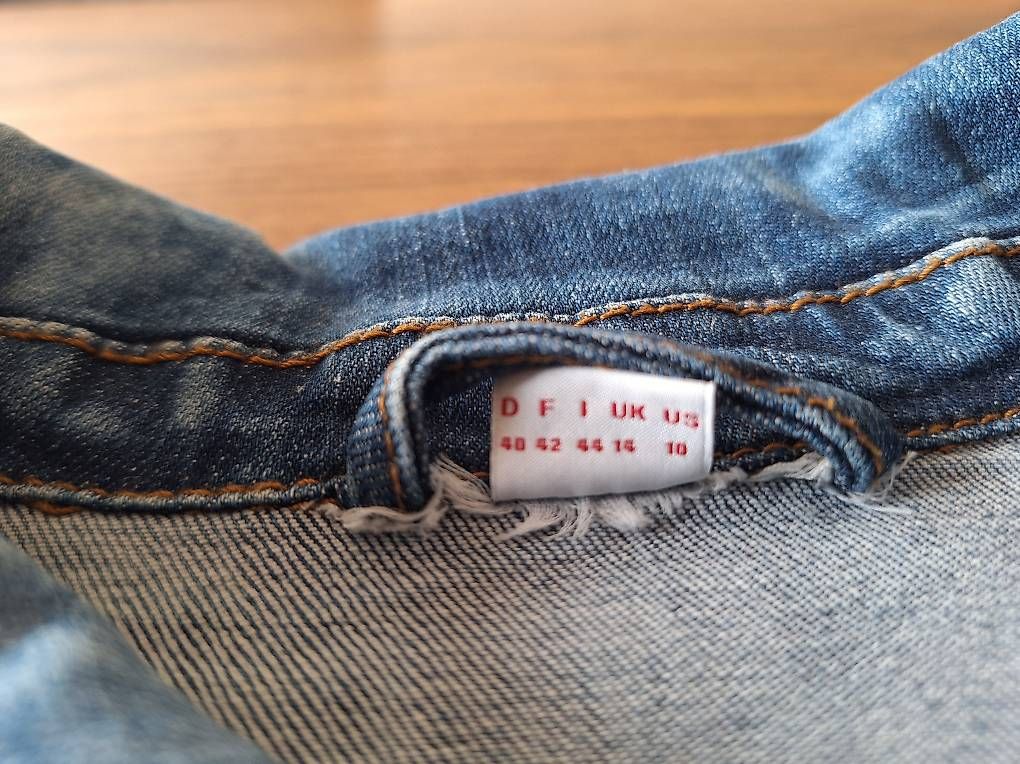 Jacken: Jeansjacke Damen Gr. 40 – Gebraucht aus Naters von Pluto2025 2