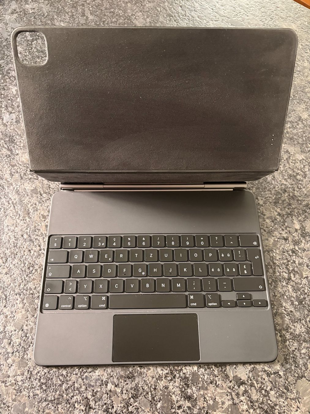 Apple Tablet PC: iPad Pro 12.9, 6th Gen, WLAN/Cell+MagicKB, Display Schaden – Usato da Wolfhausen venduto da vins_zh 5