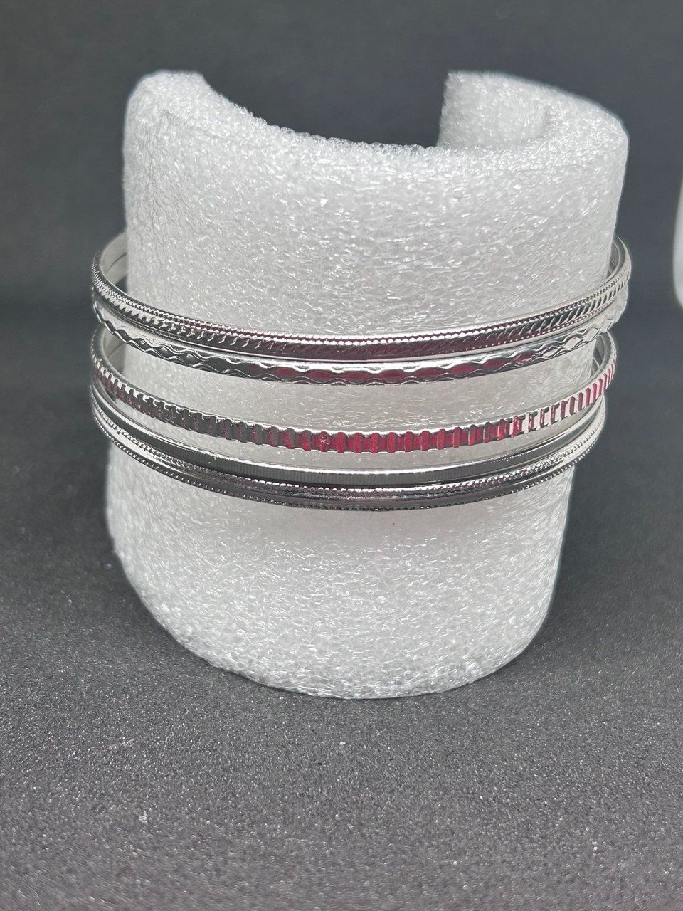 Bracciali & Braccialetti: 5 bracciali rigidi 7 cm diametro – Usato da Giubiasco venduto da LorisVale 1