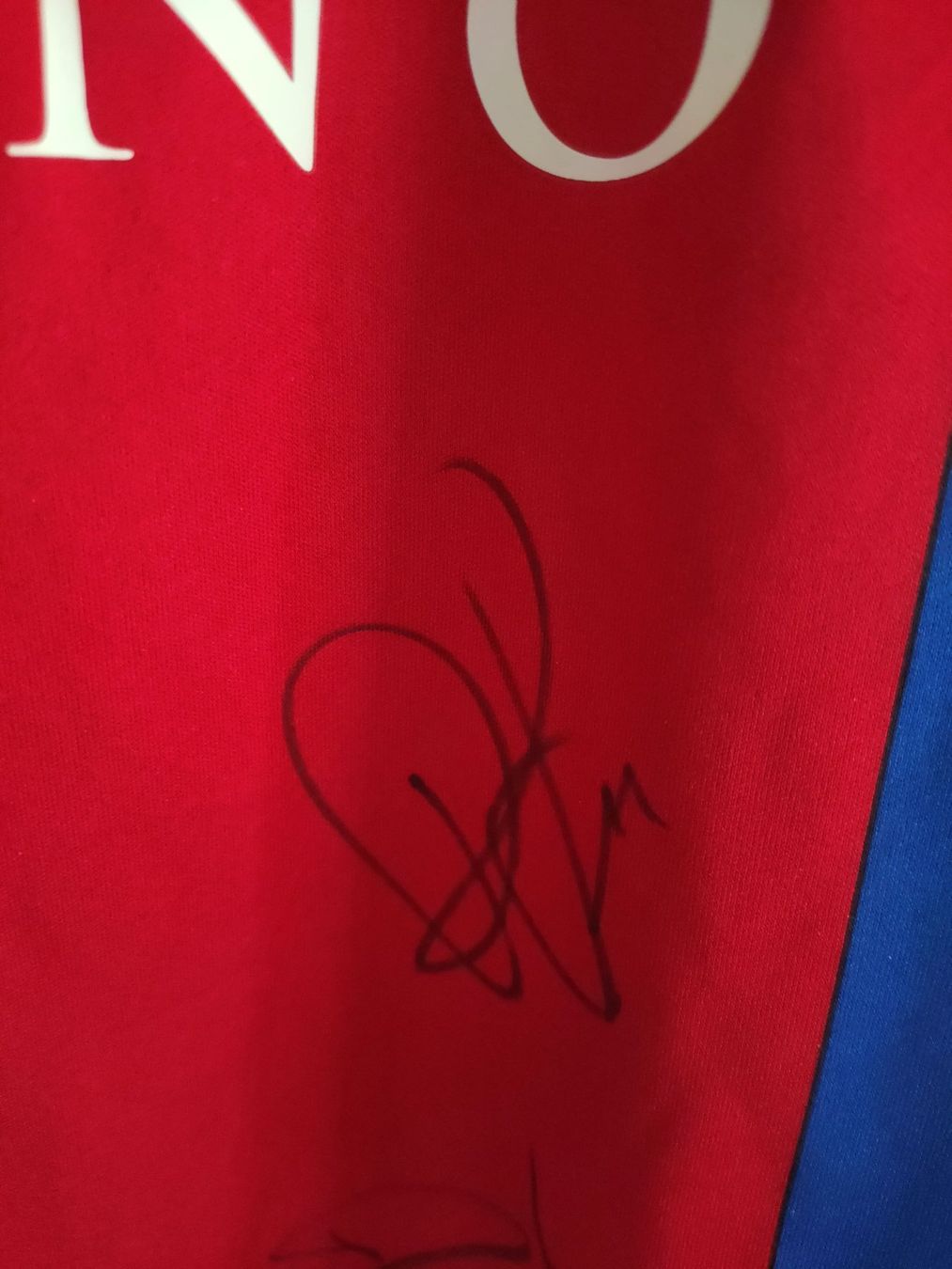 FC Basel Canottiere & Pantaloni: FC Basel Trikot mit Autogrammen – Usato da Leuk Stadt venduto da M56c0n 7