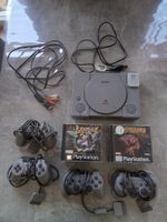 Console PlayStation 1 avec 8 jeux et 4 manettes