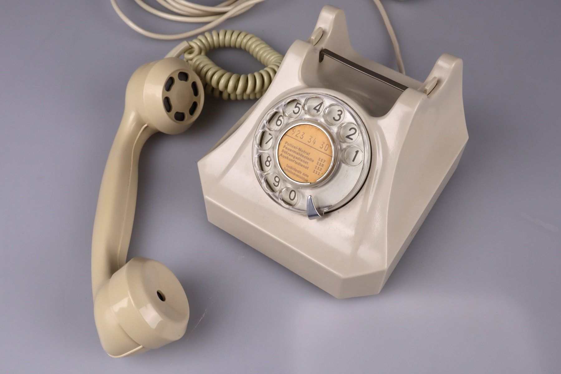 Swisscom Telefoni: Tischtelefon Modell 50 Cremefarben – Usato da Volketswil venduto da brockipfannenstil 1
