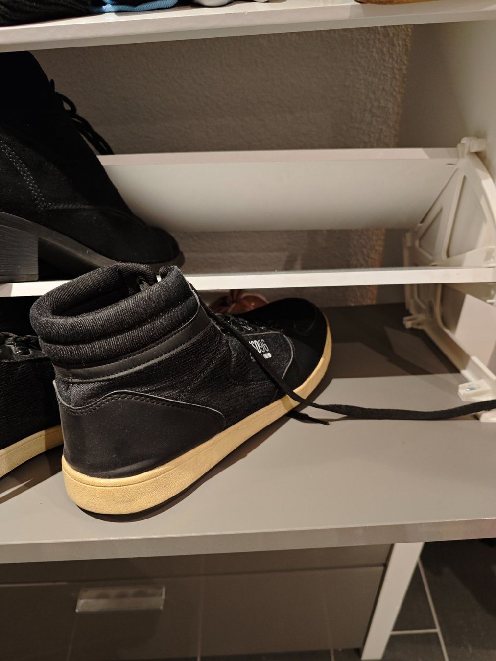 Guardaroba: Schuhschrank – Difettoso da Bendern venduto da PetraN01 2