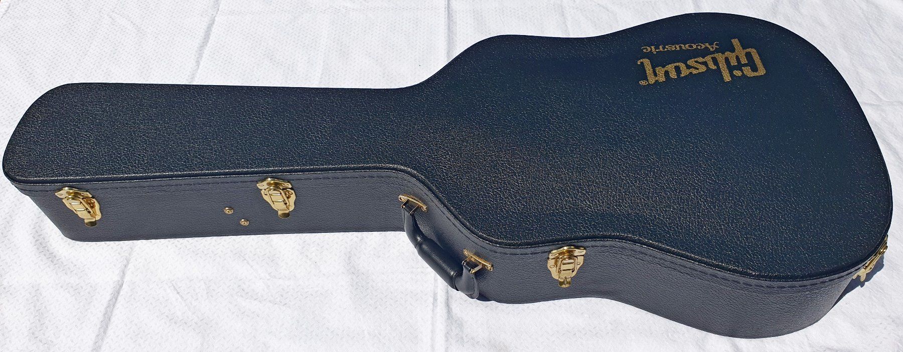 Gibson Musikinstrumente: Gibson Case Dreadnought Plüsch SCHWARZ Gitarrenkoffer – Gebraucht aus Basel von x-hobby 1