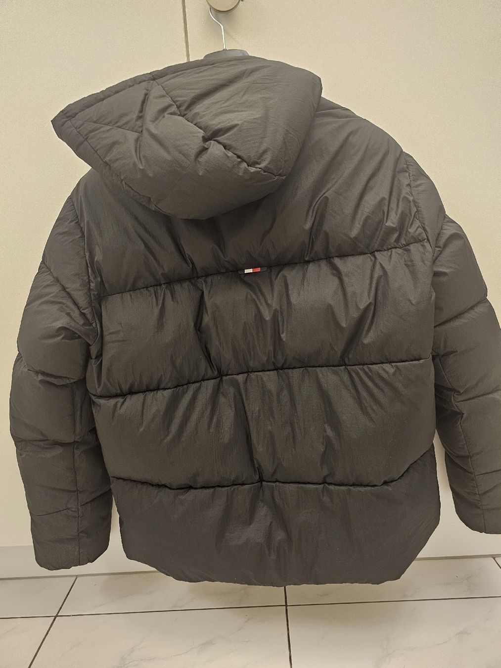 Tommy Hilfiger Giacche: Tommy Hilfiger Winter Jacke – Nuovo (secondo la descrizione) da Wetzikon ZH venduto da sel_tdz8 3
