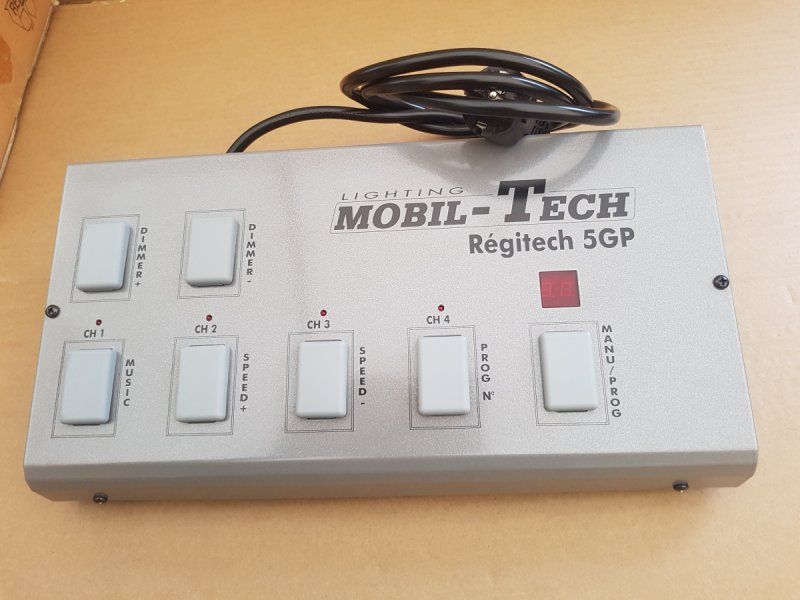 Console di mixaggio: Lichtsteuerungsgerät – Usato da Zuchwil venduto da wolf1947 1