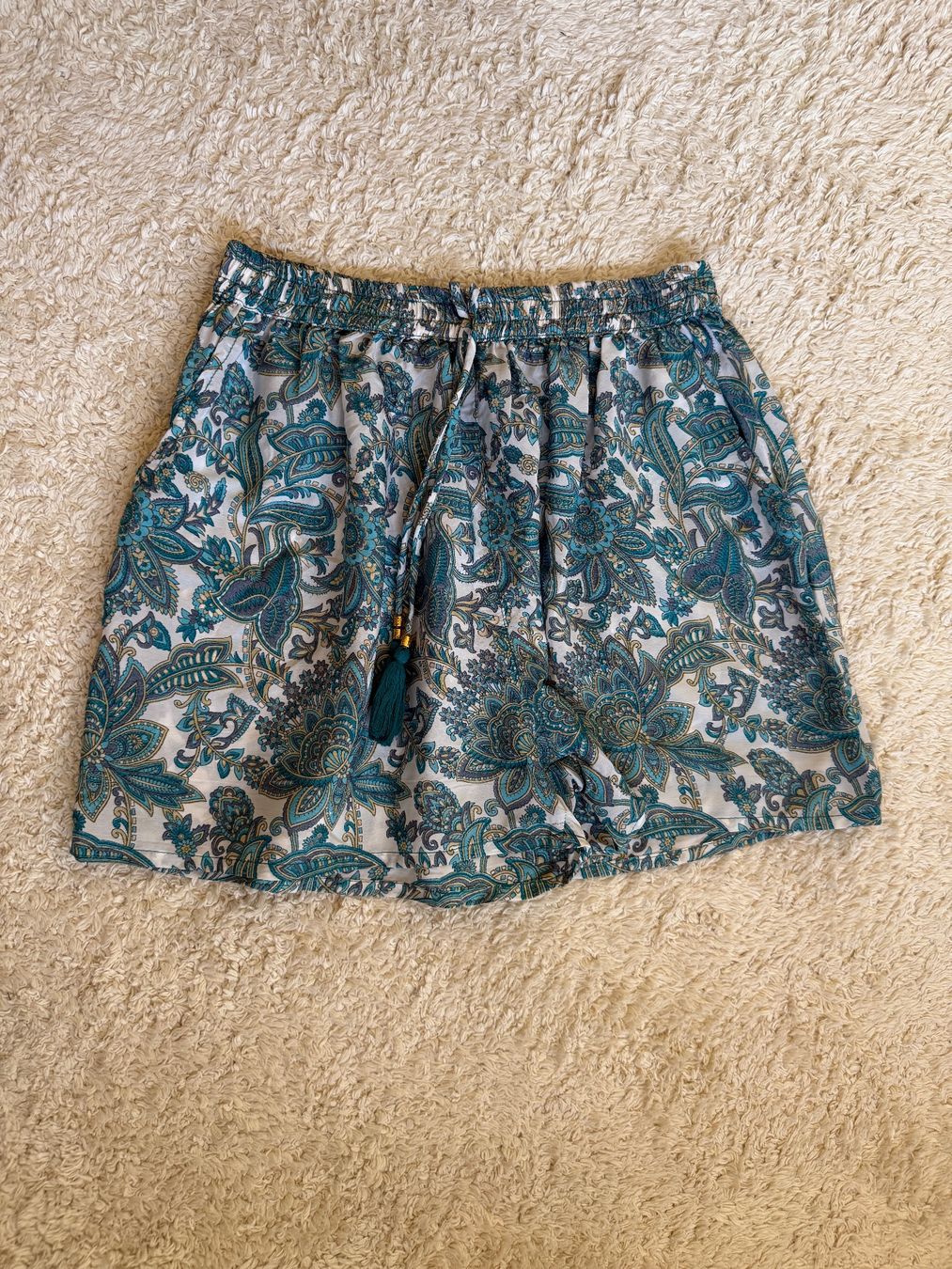 Pantaloni: Silk shorts – Usato da Zürich venduto da tre_t57m