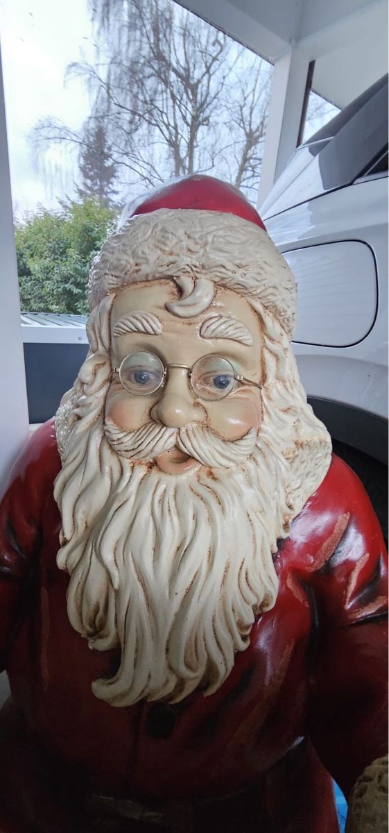 Figuren: Sitzender Weihnachtsmann auf einem Thron mit Laterne – Gebraucht aus Laufen von blikebasel 2