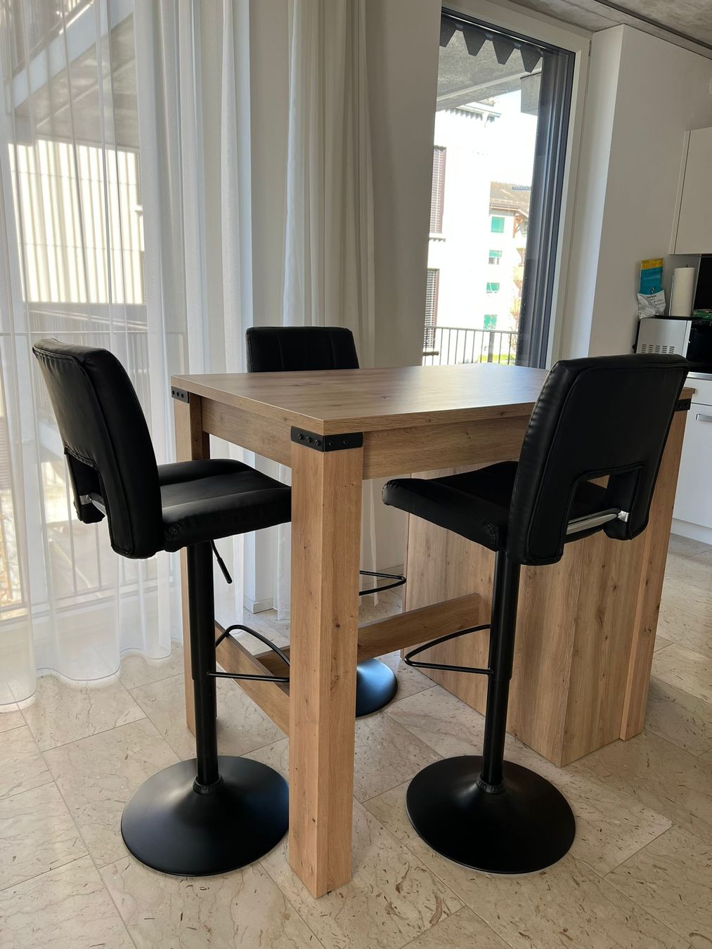 Tischset: Bartisch mit 3 Hocker – Gebraucht aus Rüti ZH von CananK. 2