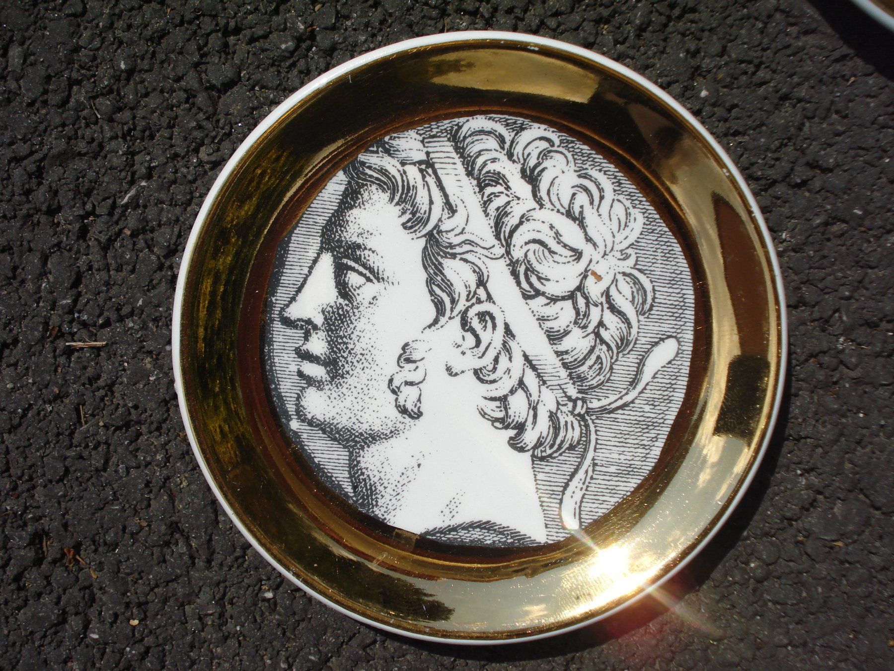 Fornasetti Assiettes: Fornasetti "Monete" – D'occasion à Basel par art.basel 2