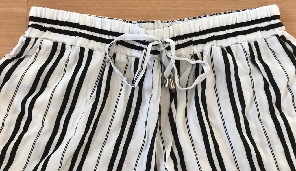Pantaloni: Shorts schwarz weiss – Usato da Biel/Bienne venduto da SandraDG 3