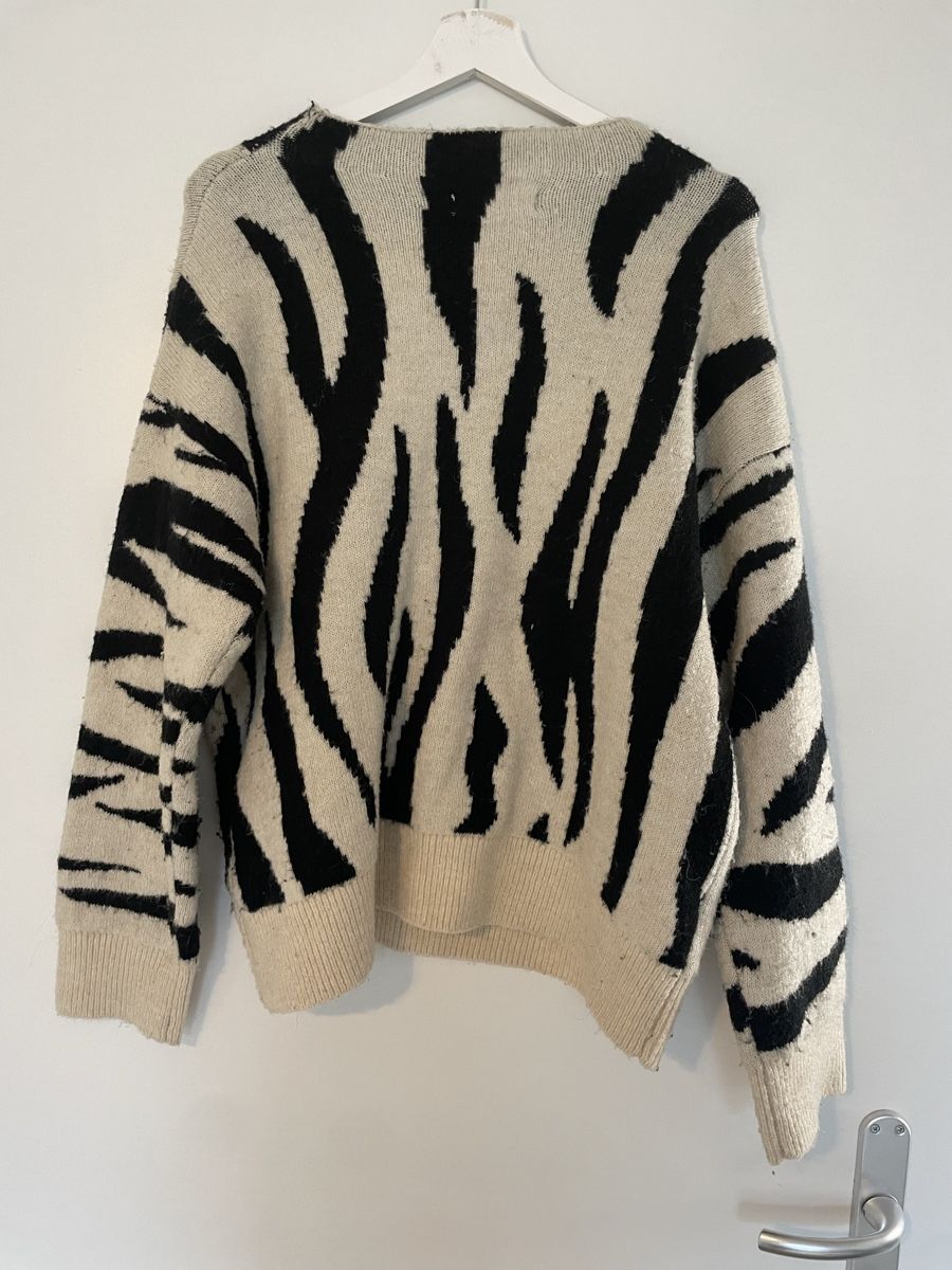 Mango Pullover & Sweatshirts: Stylish Zebra-print Sweater – Gebraucht aus Roche VD von closetcleanse 2