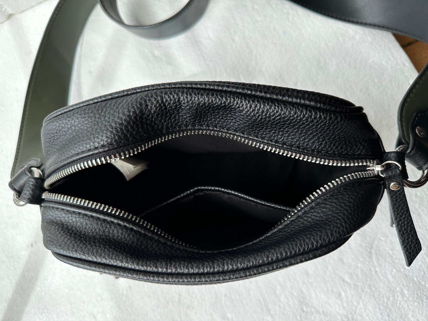 Superdry Borse: Tasche Superdry Kunstleder schwarz – Nuovo (secondo la descrizione) da Gümmenen venduto da FelizitasHermann 3