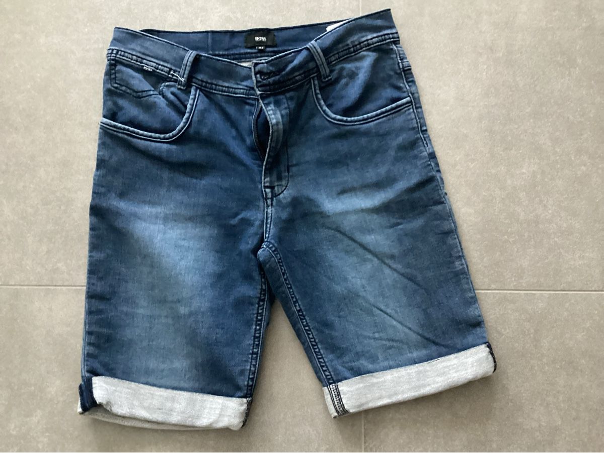 Hugo Boss Lotti & Set di vestiti: shorts Boss – Usato da Vouvry venduto da all_xq8g 1