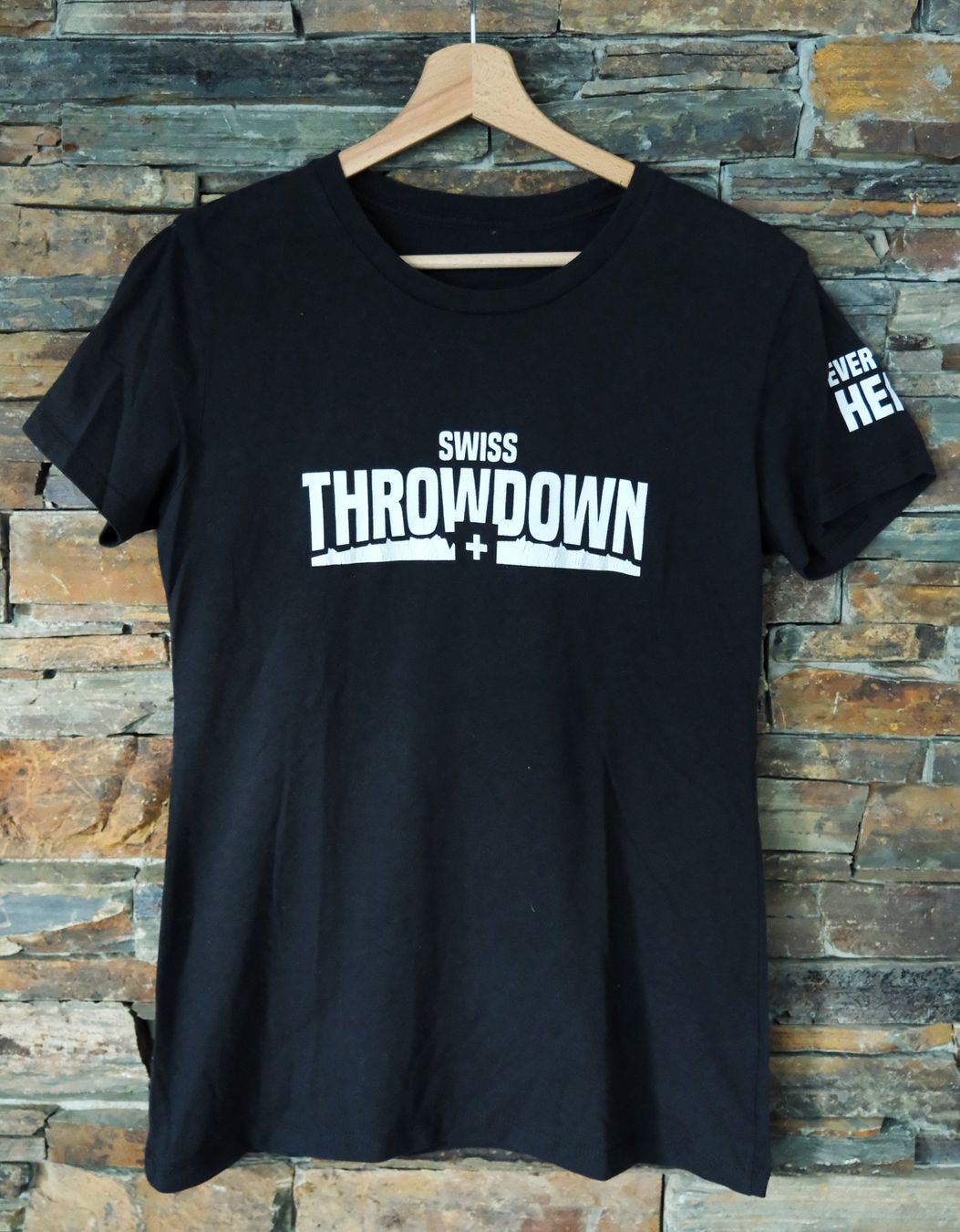 T-shirt: T-Shirt Swiss Throwdown Crew schwarz Gr. M – Usato da Winkel venduto da man_2qfr