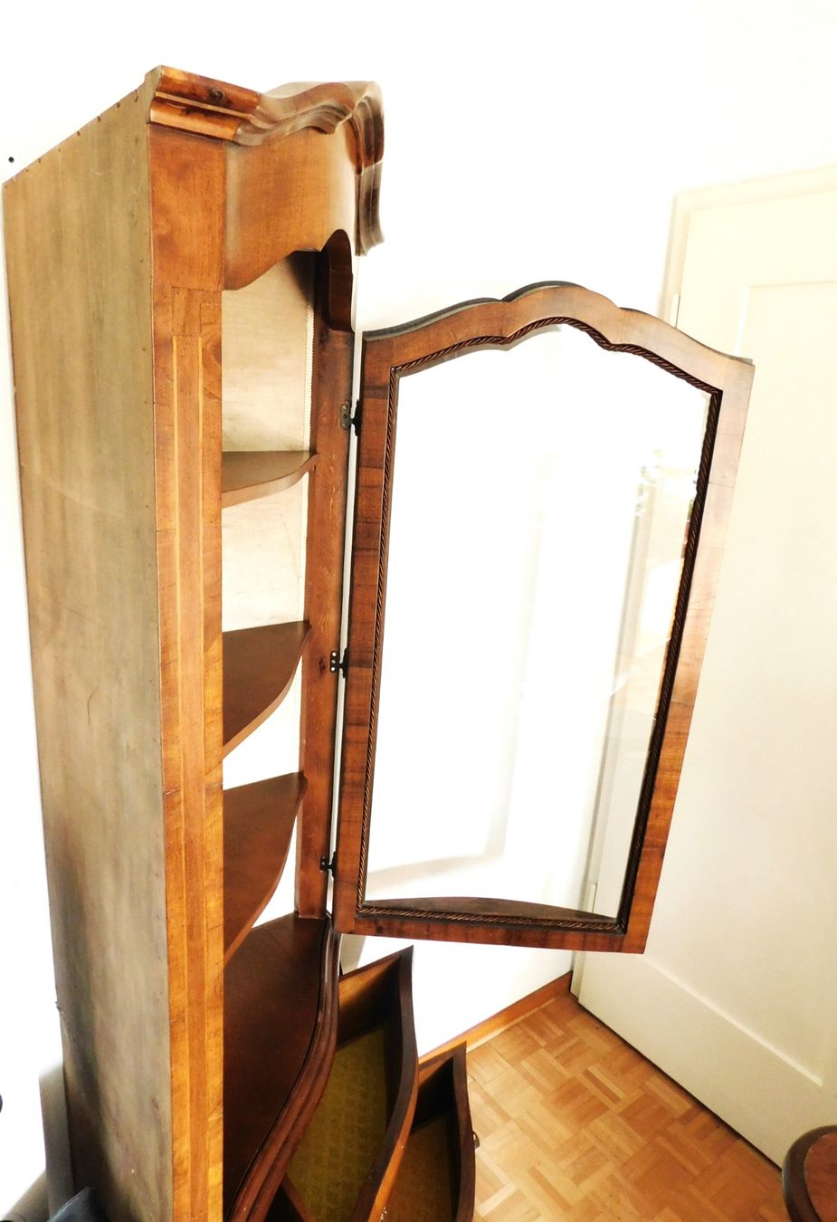 Vetrine: Antiker Eckregal Schrank Vitrine Barock Stil Nussbaum – Usato da Emmenbrücke venduto da Ulisse-22 7