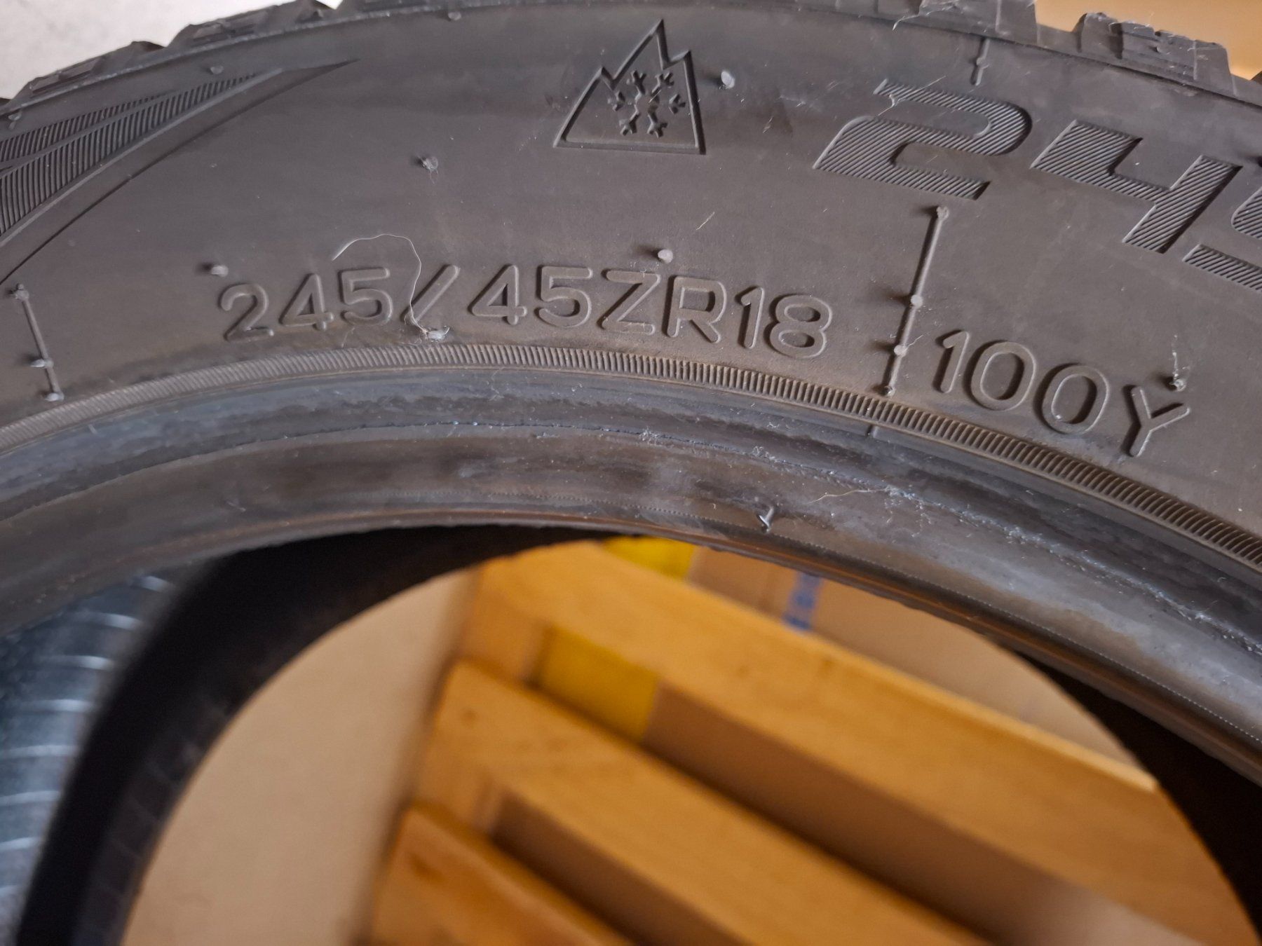 Kumho Pneus & Kompletträder: Winterreifen 245/45 ZR18 – Gebraucht aus Schliern b.Köniz von Nalsa 5