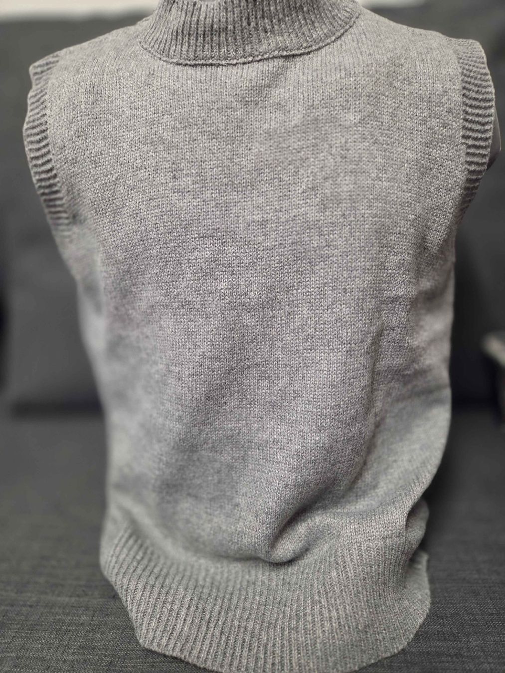 Pulls & Sweat-shirts: Strickpullover Grösse M, grau, Top Zustand – D'occasion à Subingen par DENDLE20
