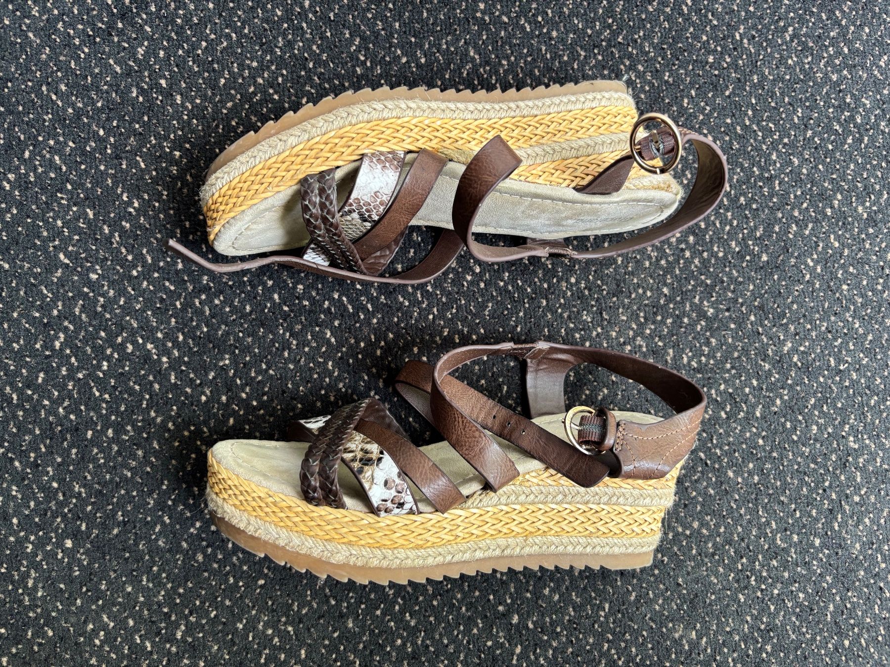 Scarpe da donna: Sandalen für Damen – Usato da Kesswil venduto da kev_p6mz 1