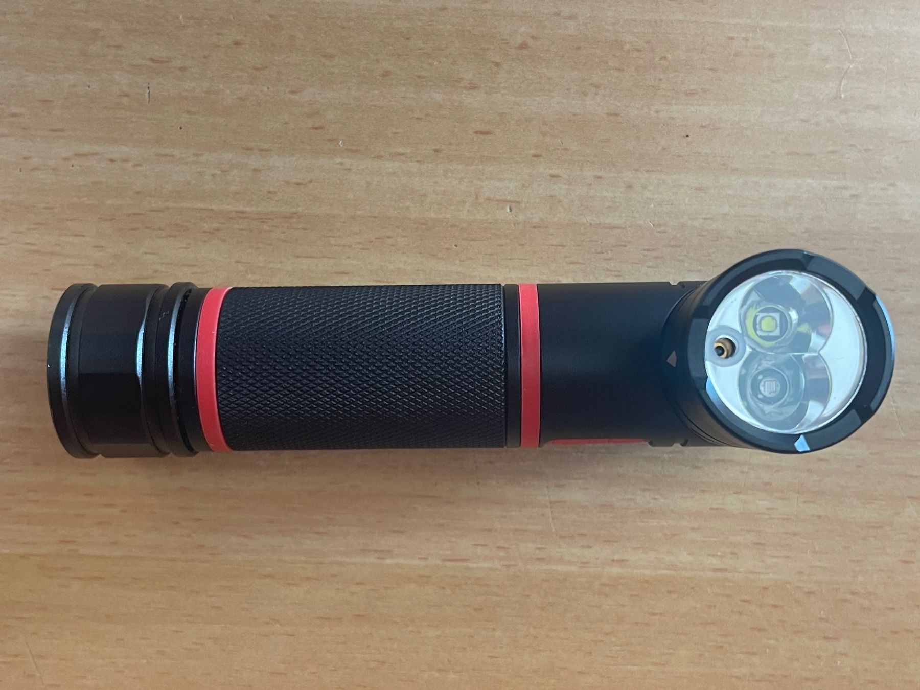 Lampade: Lampe de poche magnétique 4 en 1 – Nuovo e nell'imballaggio originale da La Chaux-de-Fonds venduto da SPAD8248 4