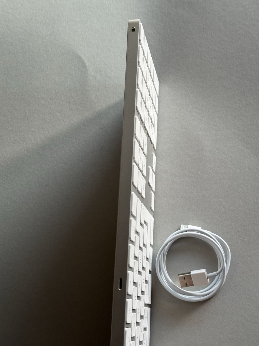 Apple Tastiere: Apple Magic Keyboard mit Ziffernblock – Schweizer Layout – Nuovo (secondo la descrizione) da Rümlang venduto da vla_9g7d 3