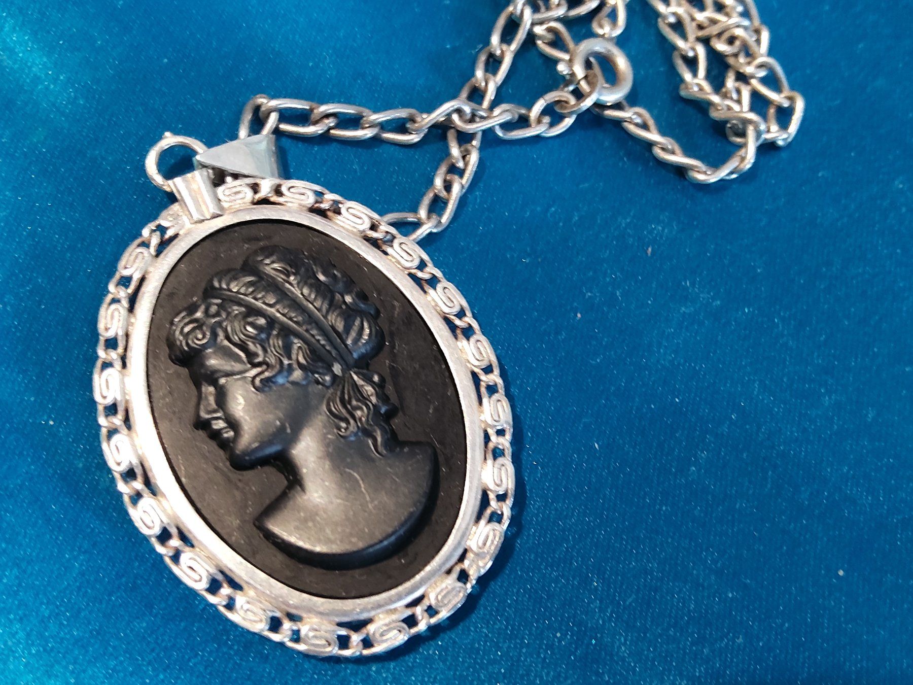 Pendentifs: Anhänger mit Kette – D'occasion à Bischofszell par Joachim-115